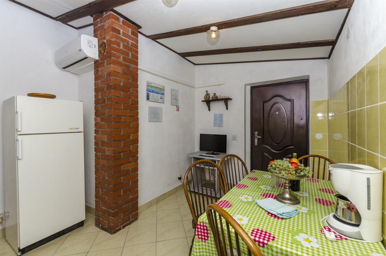 Apartment Boris Gornja Brela Buitenkant foto